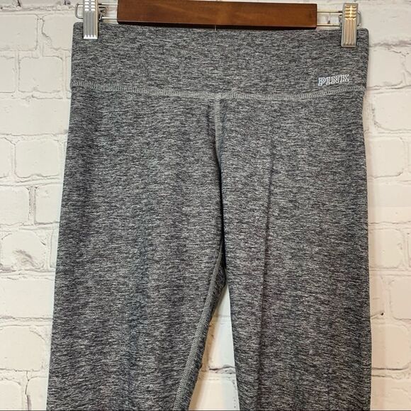 Victoria’s Secret Pink ultimate yoga gray workout capris size XS - Picture 2 of 6